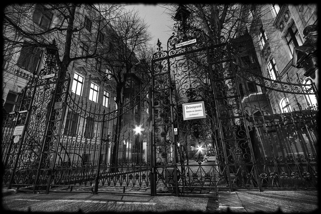 Margarethenhof B&W